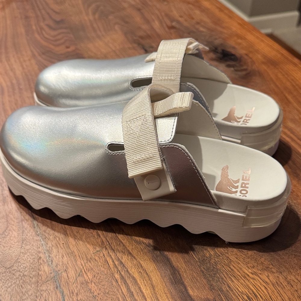 Sorel “Viibe” Clogs - NWOT